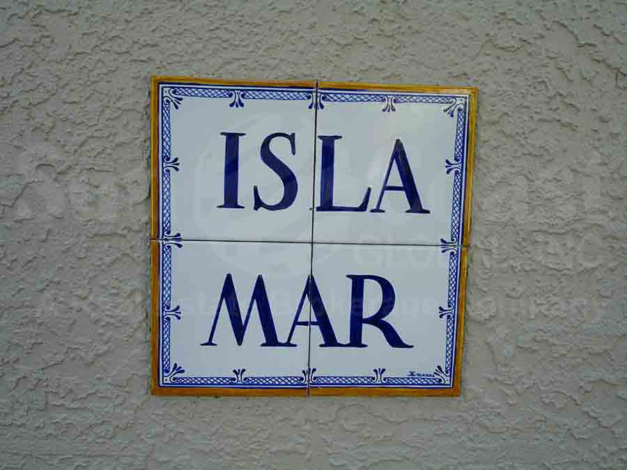 Isla Mar Signage